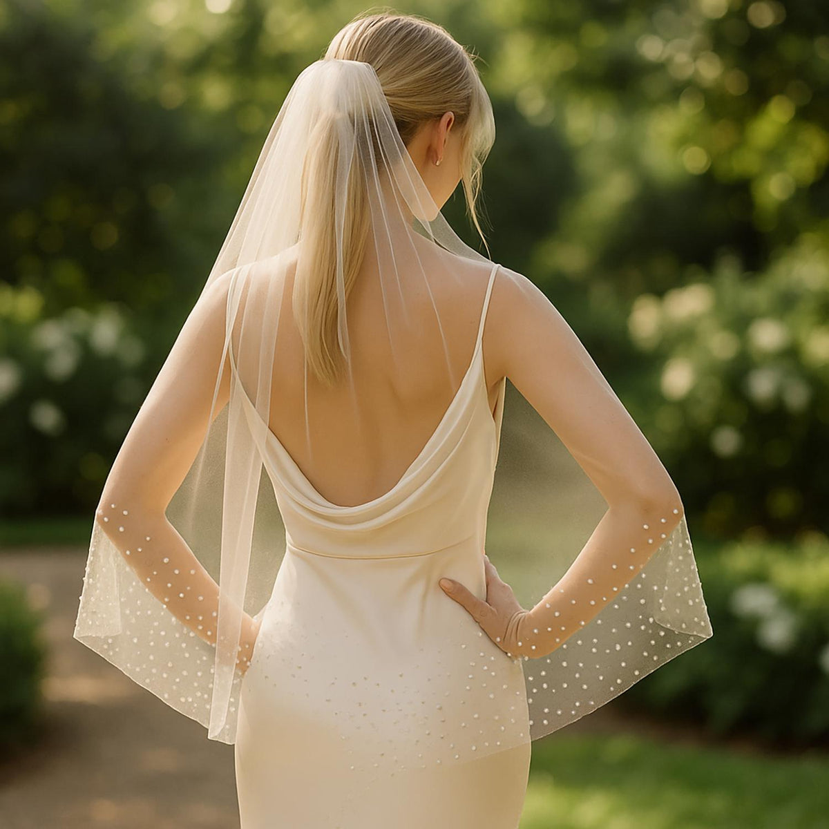 Pearl Edged Tulle Fingertip Veil: Short Bridal Veil with Comb