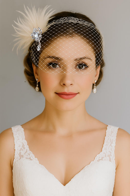 Elegant Feather & Pearl Bridal Hairpiece： Vintage-Inspired Wedding Fascinator